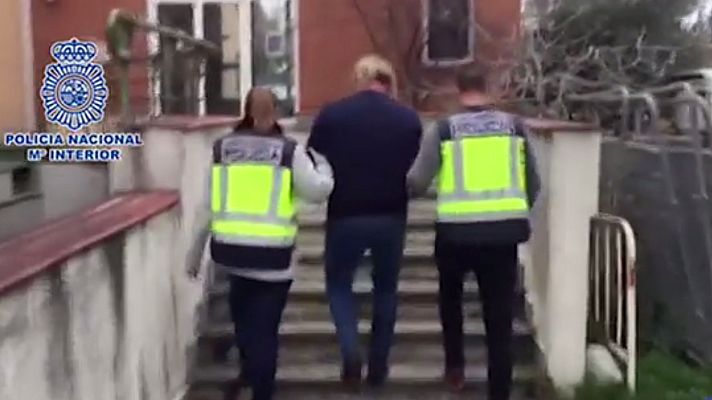 Telediario 1 - se alteró las huellas dactilares y se hizo injertos de pelo