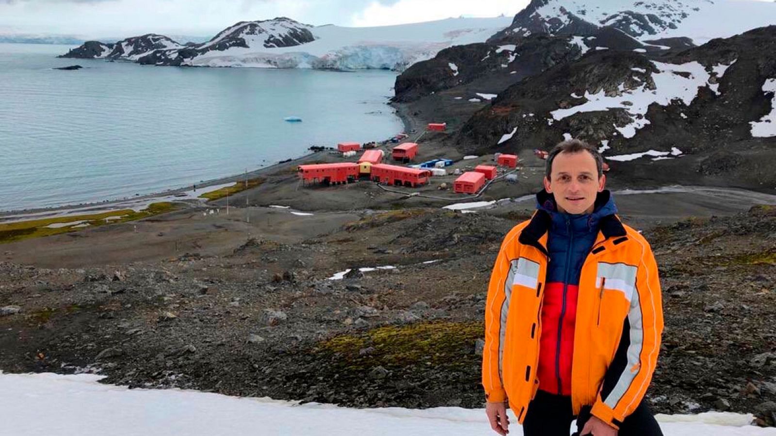 Telediario 1: Concluye la visita de Pedro Duque a las bases científicas españolas en la Antártida | RTVE Play