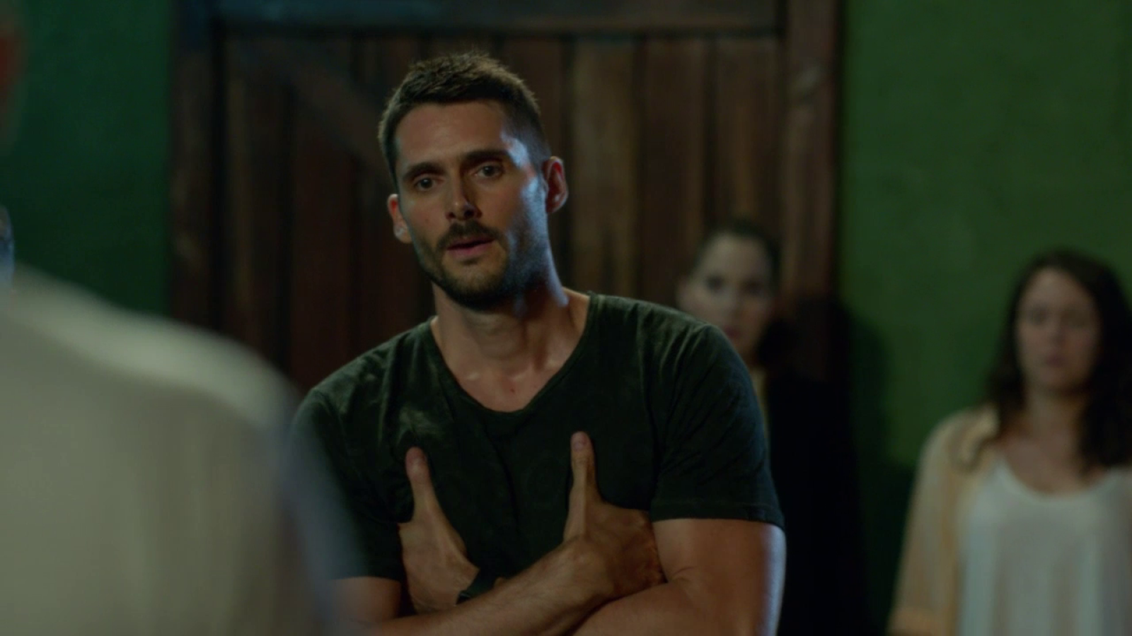 Hospital Valle Norte - Jon se pelea con el amigo de Alba