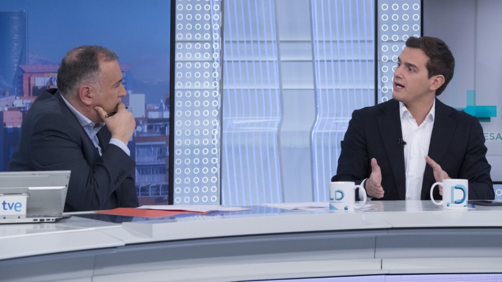 Los desayunos de TVE - Albert Rivera, presidente de Ciudadanos, y Roger Torrent, presidente del Parlamento de Cataluña - ver ahora