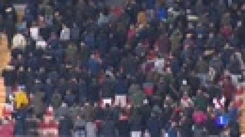 Los aficionados del Rayo Vallecano y del Leganés se dieron la vuelta durante el partido de Liga en el que se enfrentaron ambos equipos en protesta por la disputa de los partidos en viernes y lunes a las 21:00 horas.