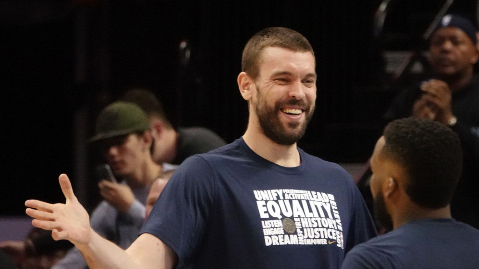 Se cierra hoy el mercado de traspasos en la NBA con la incógnita de los hermanos Gasol - Informativo 24h | Ver