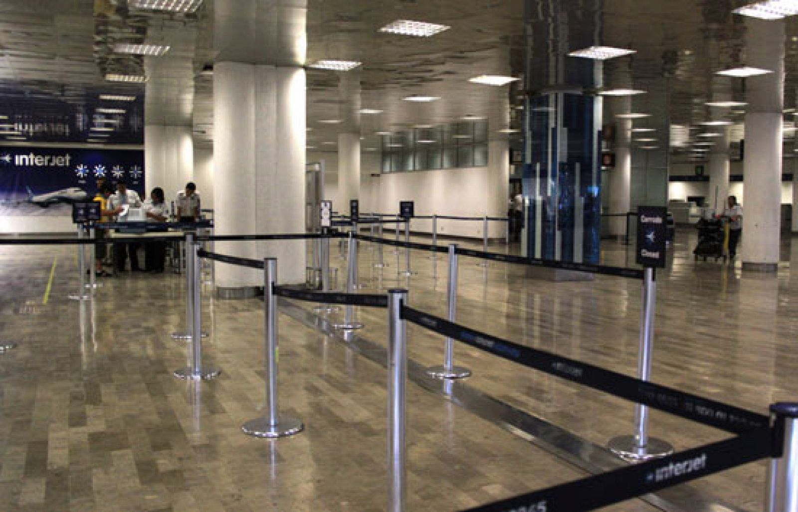 Sanidad y Fomento anuncian nuevas medias de control en los aeropuertos españoles