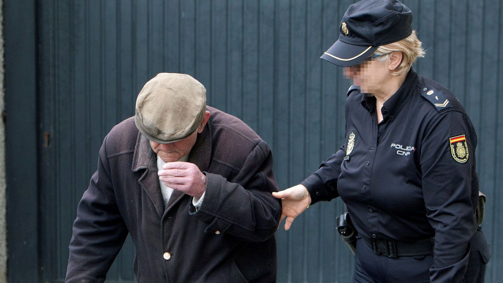 Un anciano, detenido por rayar más de 1.000 coches