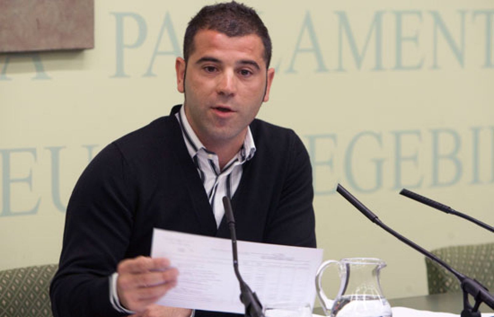 El PSE denuncia públicamente los gastos que ha aprobado Ibarretxe estando en funciones | Ver