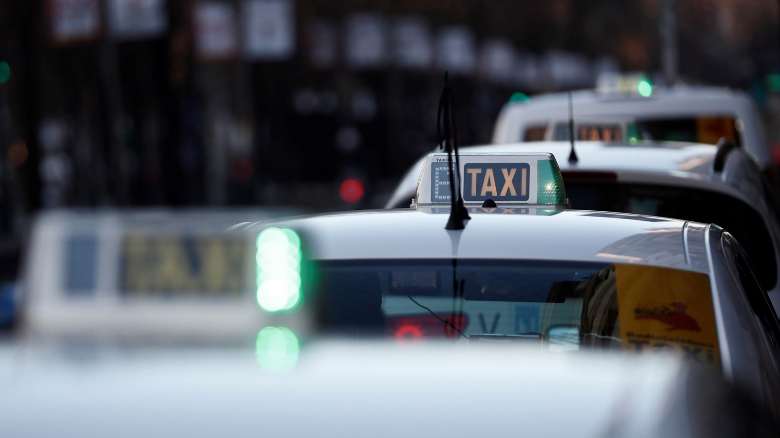 Telediario 1: Los taxistas se oponen al reglamento de la Comunidad de Madr | RTVE Play