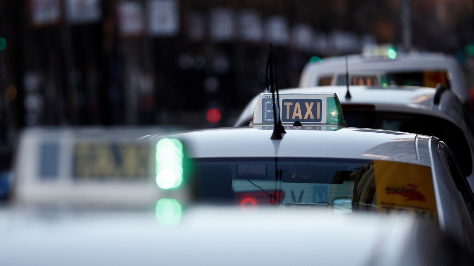 Los taxistas se oponen al reglamento de la Comunidad de Madrid que "liberaliza un servicio público"