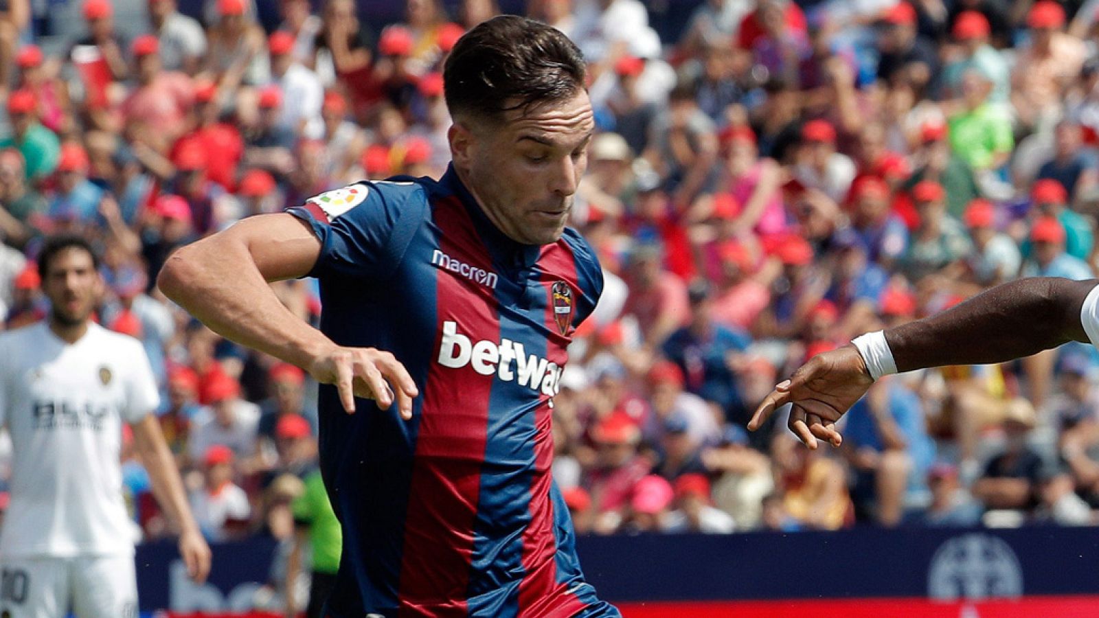 El Levante se entrena pendiente de 'Toño' García