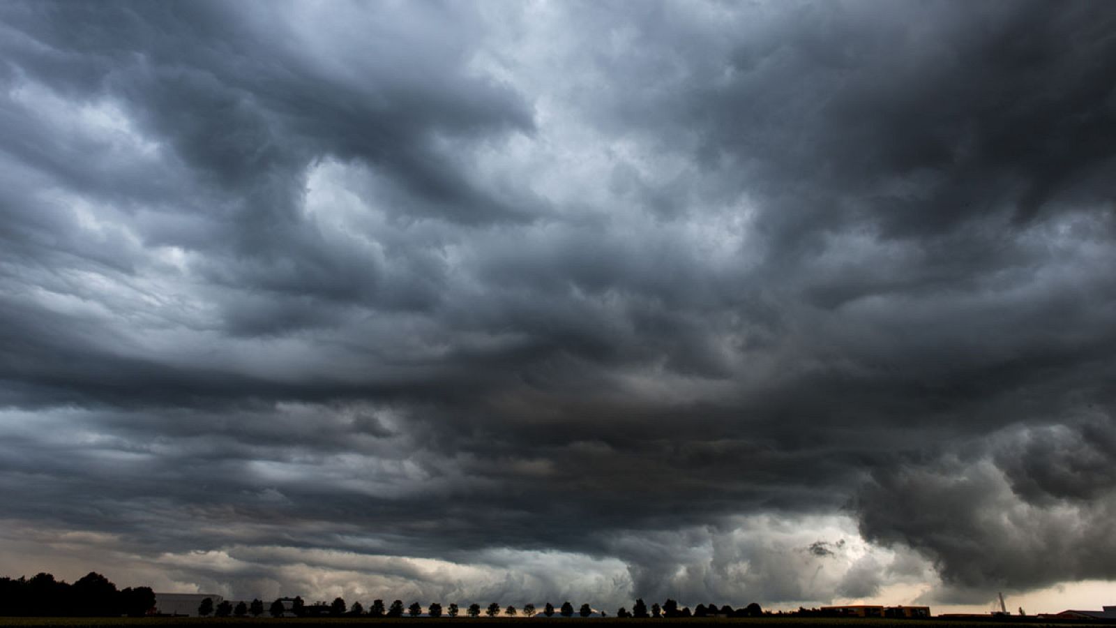 La entrada de un frente atlántico dejará lluvias y viento en el norte