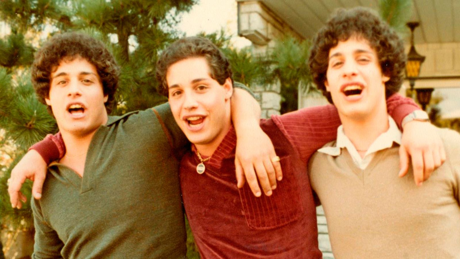 'Tres idénticos desconocidos'