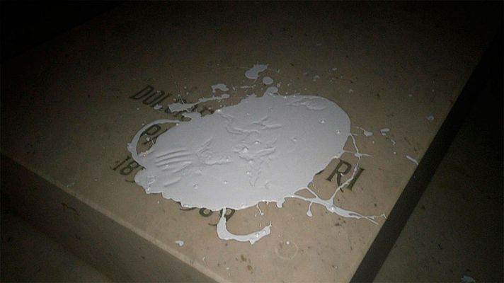 Telediario 1 - Profanan las tumbas de Pablo Iglesias y de La Pasionaria en