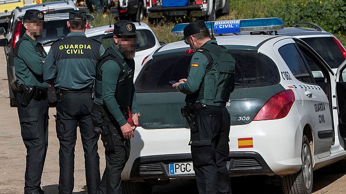 Telediario 1 - La Guardia Civil detiene a un hombre por degollar a su pareja en la localidad alicantina de Planes