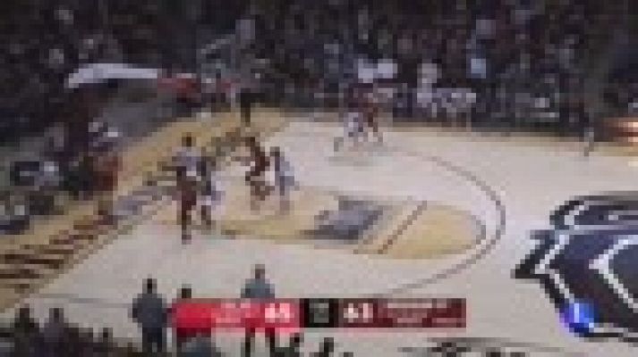 Telediario 1 - Una canasta desde medio campo da la victoria a Missouri en un partido universitario ante Illinois