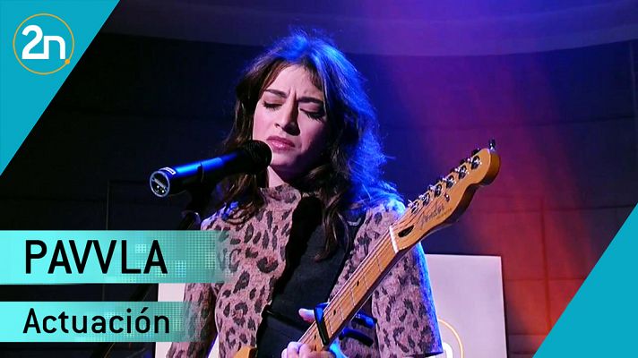 La 2 Noticias - Pavvla canta 'Burnt to Ashes'