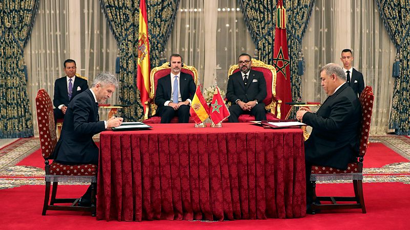 España y Marruecos firman casi veinte acuerdos en la visita de los reyes a Rabat