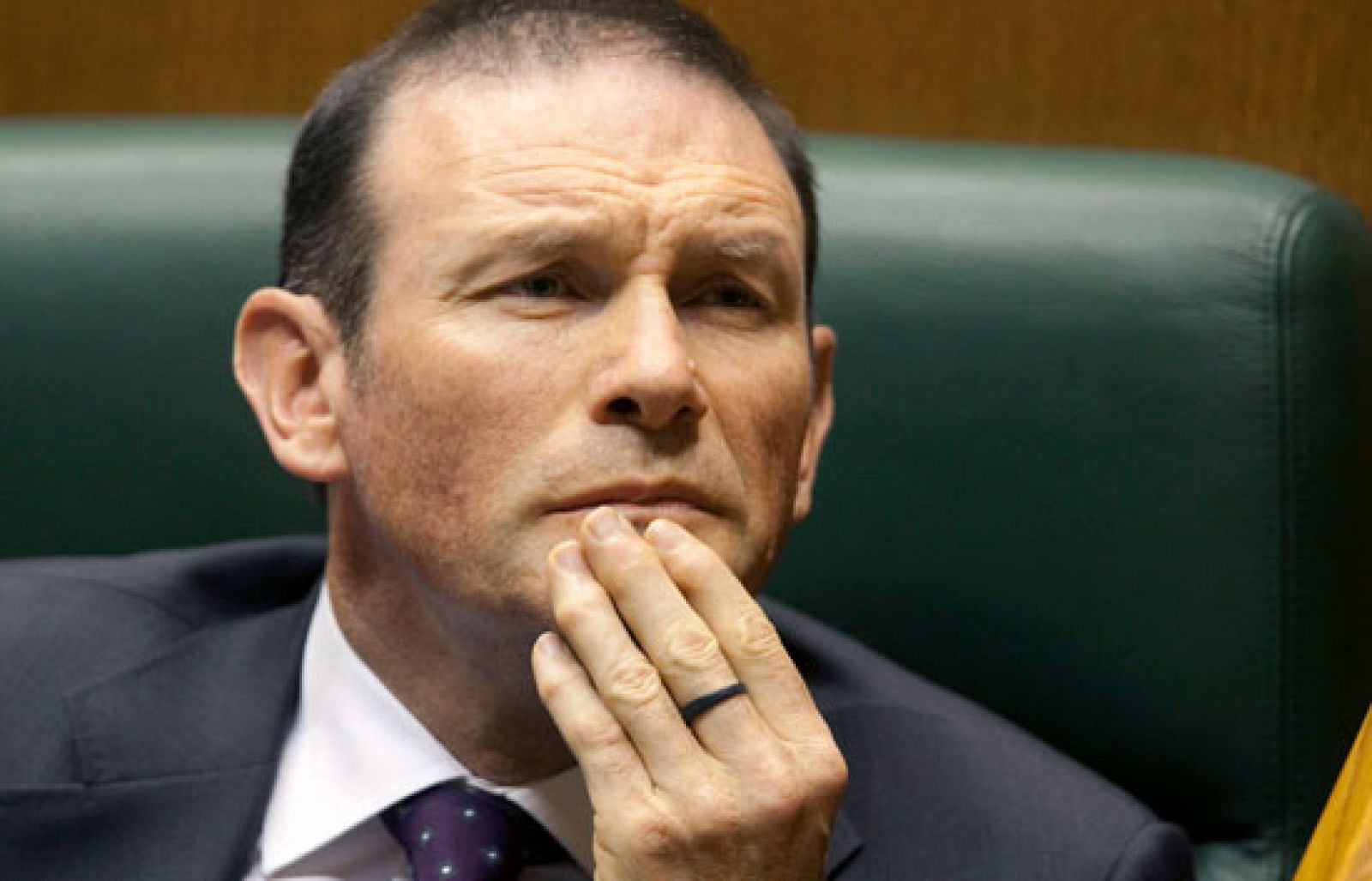 El lehendakari en funciones, Juan José Ibarretxe, ha anunciado en el parlamento vasco que va a abrir una nueva etapa en su vida y va a "dejar de hacer política".