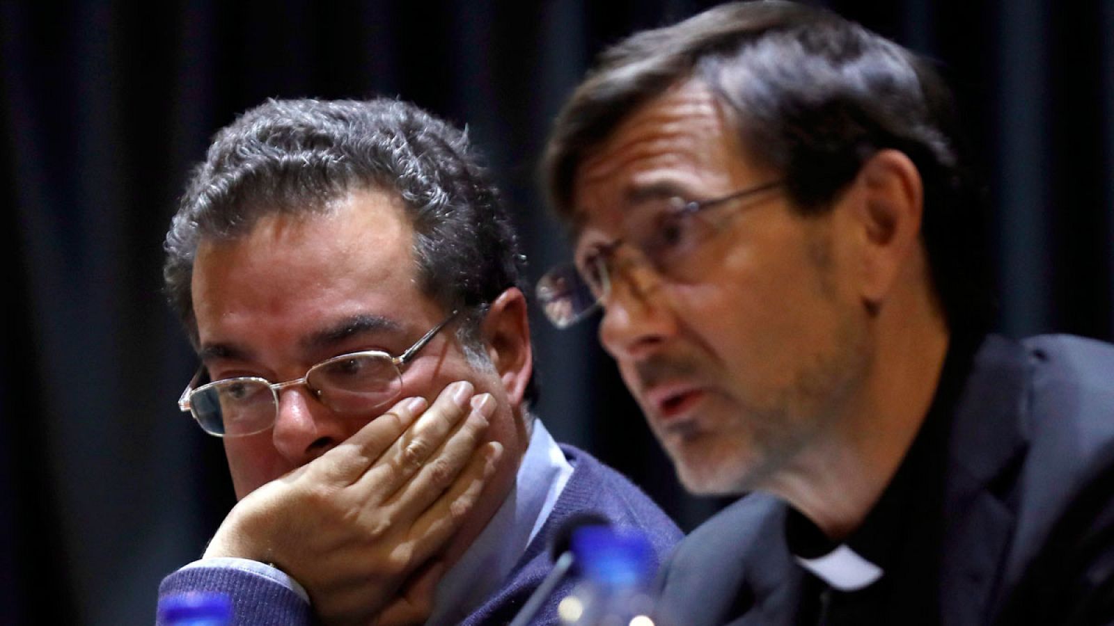 Jerarquía católica y víctimas de abusos sexuales debaten sobre esta lacra en la Iglesia española