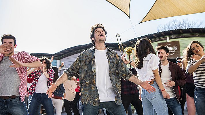 Telediario 1 - Miki graba el videoclip de 'La venda'