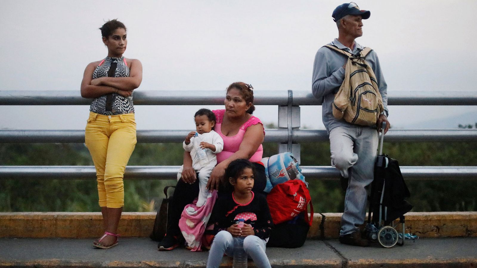 Venezuela | Más de 30.000 venezolanos cruzan cada día la frontera entre Colombia y Venezuela - RTVE.es