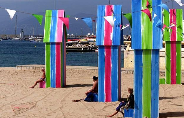 La 2 Noticias - París se colorea de Tati