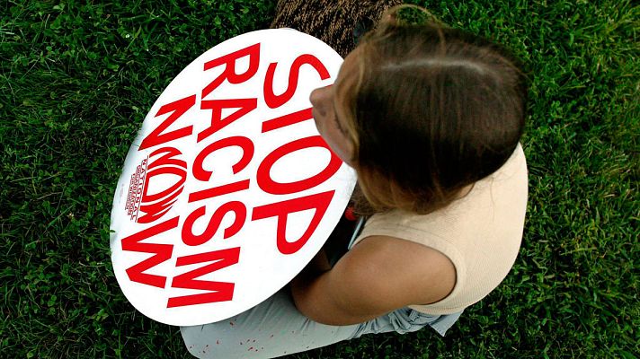 Telediario 1 - Investigan a un vigilante jurado de Barcelona por posible conducta racista