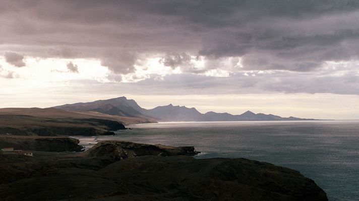 El tiempo - Viento fuerte en el Estrecho y en las Canarias orientales