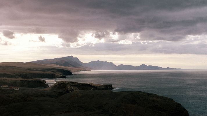 El tiempo - Viento fuerte en el Estrecho y en las Canarias orientales
