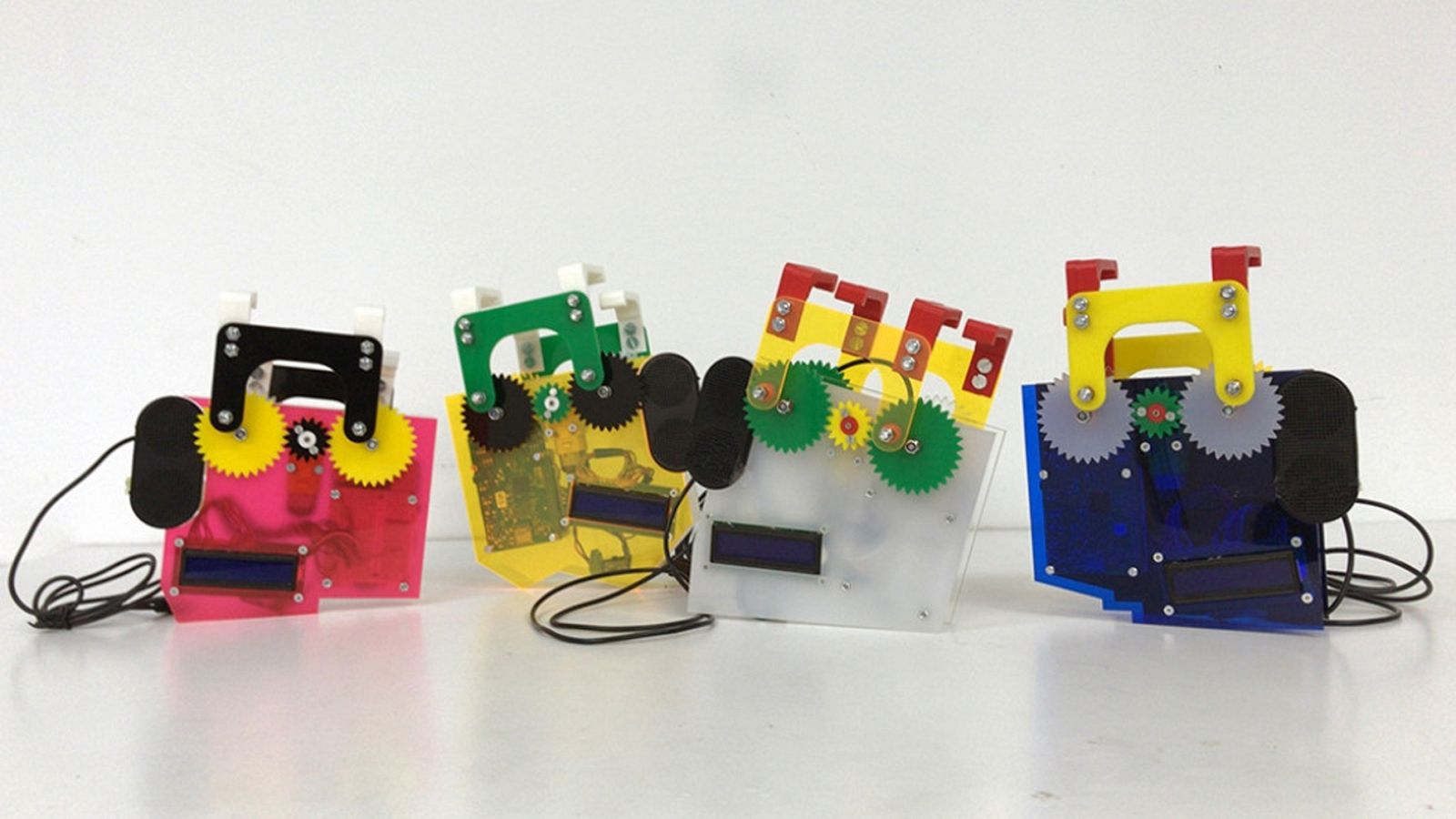 Telediario 1: El Museo del Diseño de Barcelona acoge la exposición 'Nuestra sencilla relación con la tecnología' | RTVE Play