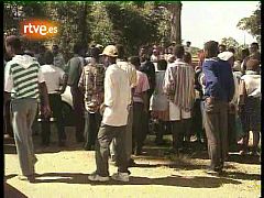 Imágenes de la jornada electoral del 27 de abril de 1994 en Sudáfrica