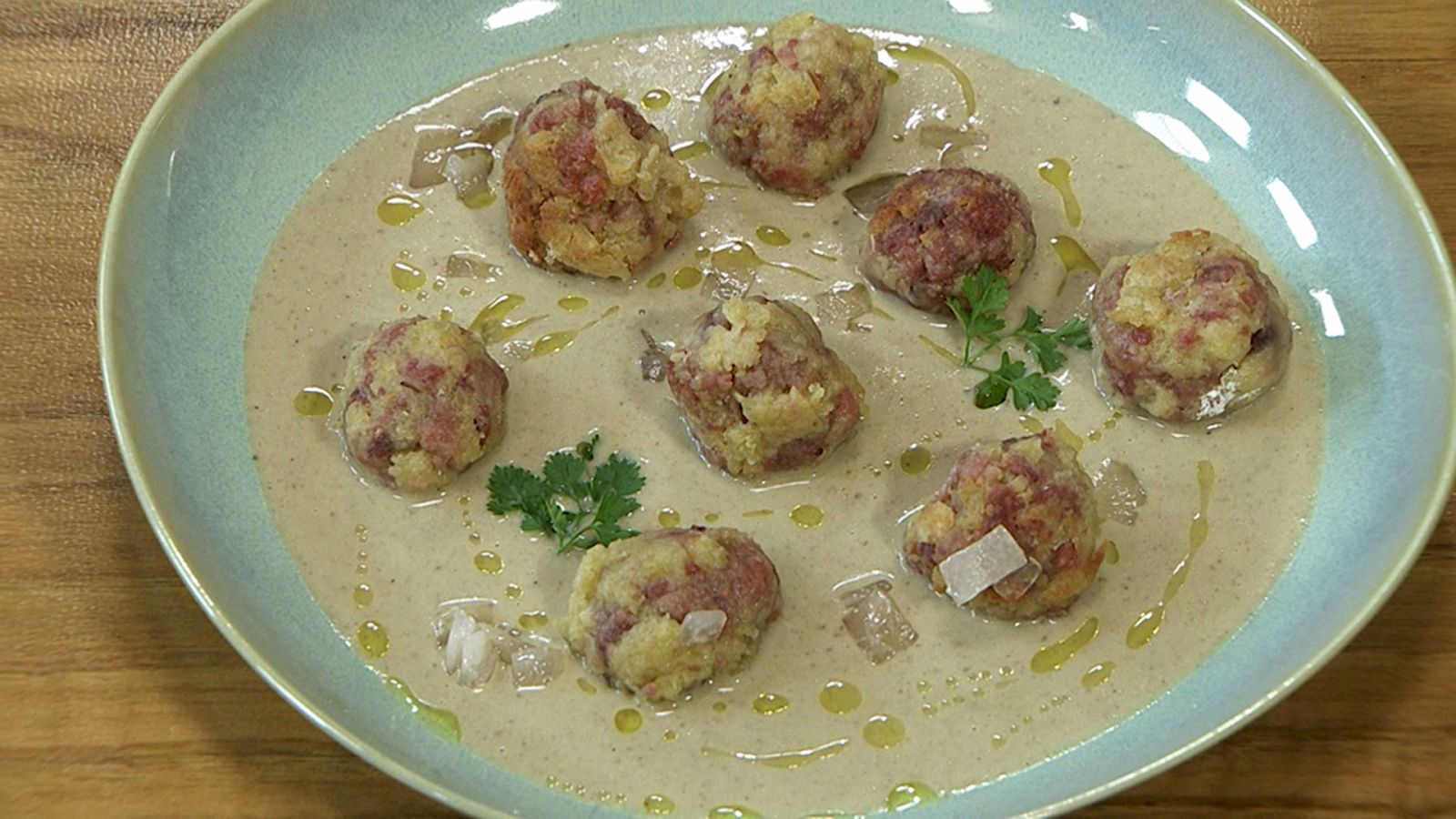 Torres en la cocina - Crema de setas con albóndigas de jamón