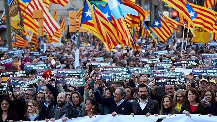 Miles de personas se manifiestan en Barcelona contra el juicio del 'procés'
