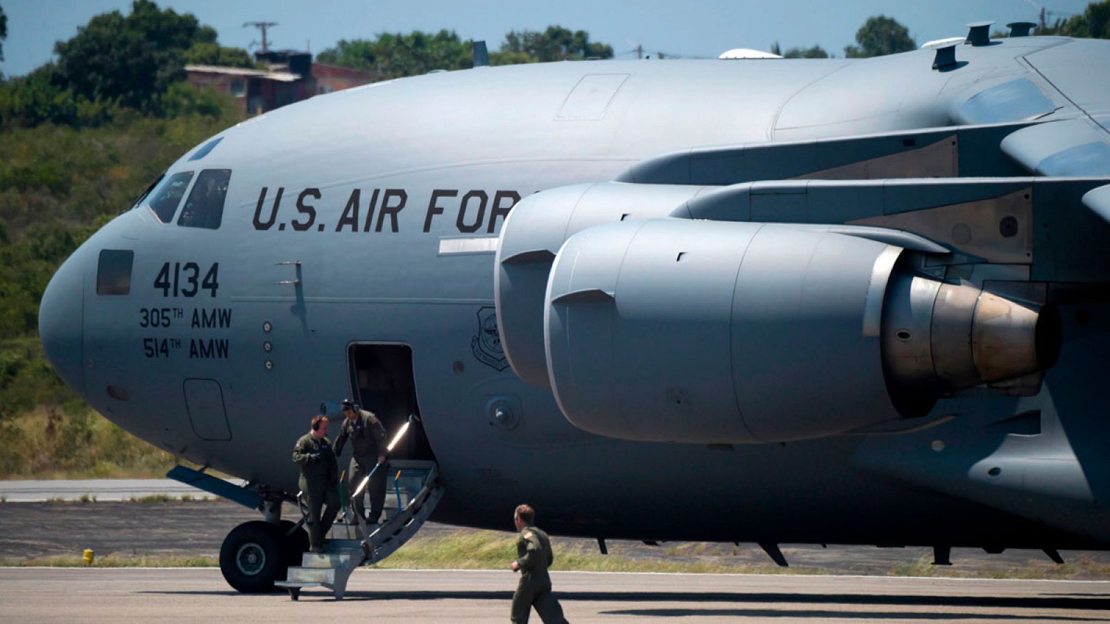 Venezuela: Tres aviones C-17 de la Fuerza Aérea estadounidense han aterrizado en la ciudad colombiana de Cúcuta con toneladas de ayuda humanitaria