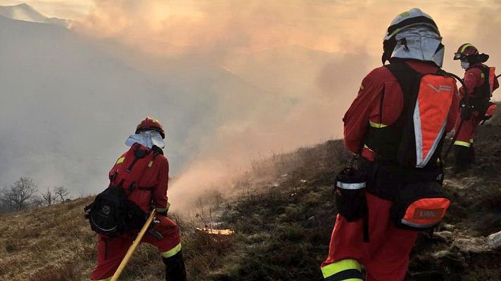 Telediario 1 - Continúa la lucha contra los incendios en Cantabria