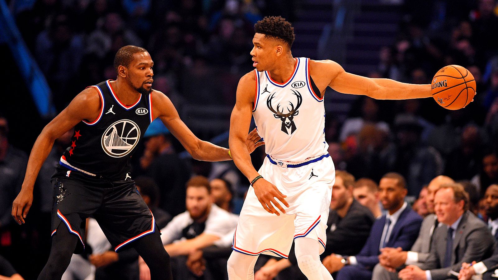 El alero Kevin Durant, de los Warriors de Golden State, ha liderado con 31 puntos y siete rebotes el triunfo del Equipo de LeBron James por 178-164 frente al Equipo de Giannis Antetokounmpo en la 68 edición del Partido de las Estrellas de la NBA que se ha disputado este domingo en el Spectrum Center de Charlotte.