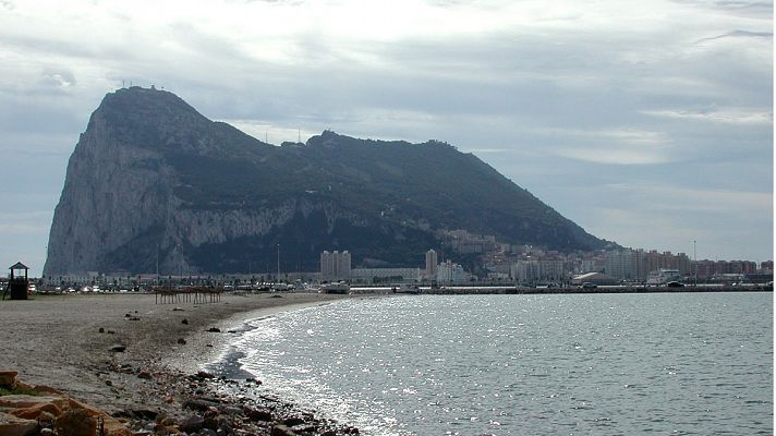 Audios de la radio del patrullero español en los que sugiere a los barcos que abandonen las aguas 