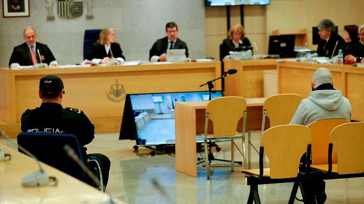 Telediario 1 - El acusado de estafar a 349 parejas con las células madre de cordón umbilical acepta 4 años y medio de cárcel