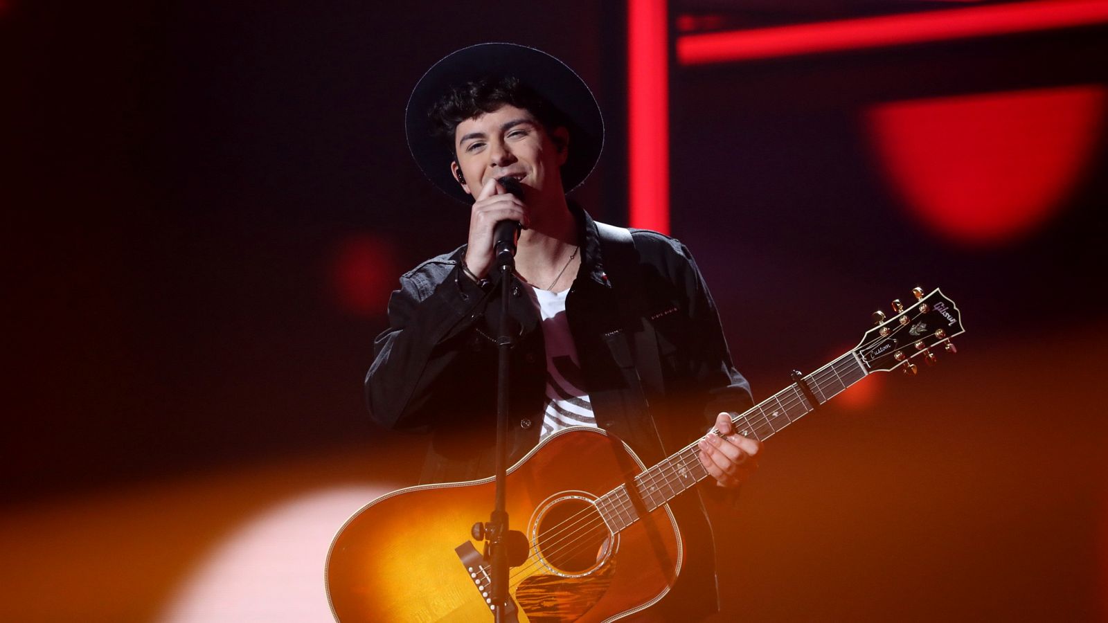 Alfred García canta 'La Chica de Ayer' de Nacha Pop