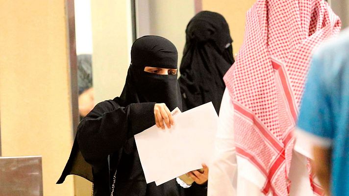 Absher, una aplicación móvil en Arabia Saudí permite a los hombres controlar a sus mujeres