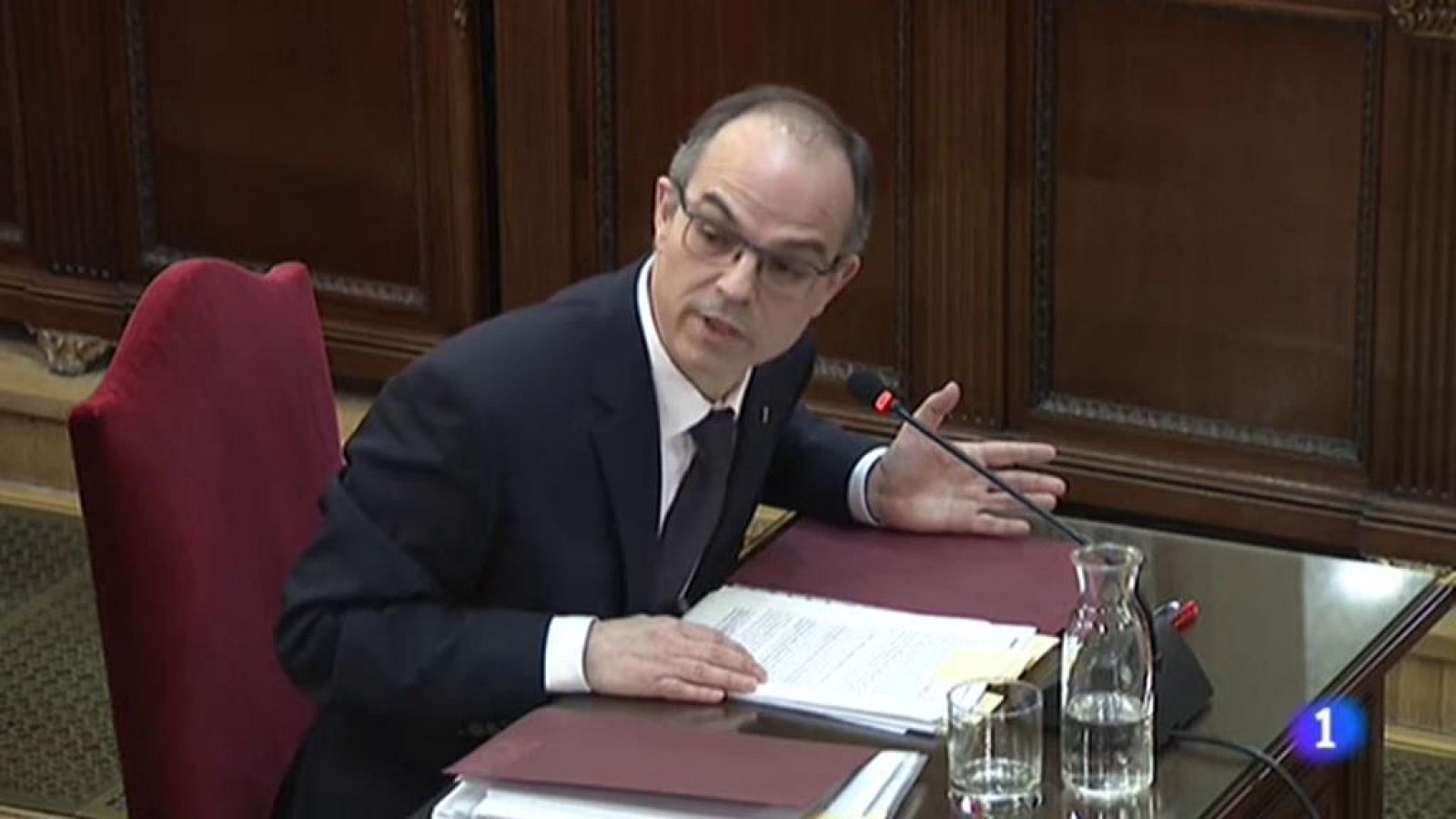 Turull diu que van ponderar desobeir el T.Constitucional