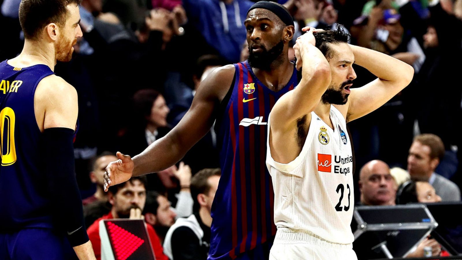 Los árbitros de la polémica final de la Copa del Rey de baloncesto jugada el domingo entre el Barça y el Real Madrid reflejaron en el acta los insultos de los jugadores madridistas Felipe Reyes y Facundo Campazzo y, como es preceptivo en estos casos,