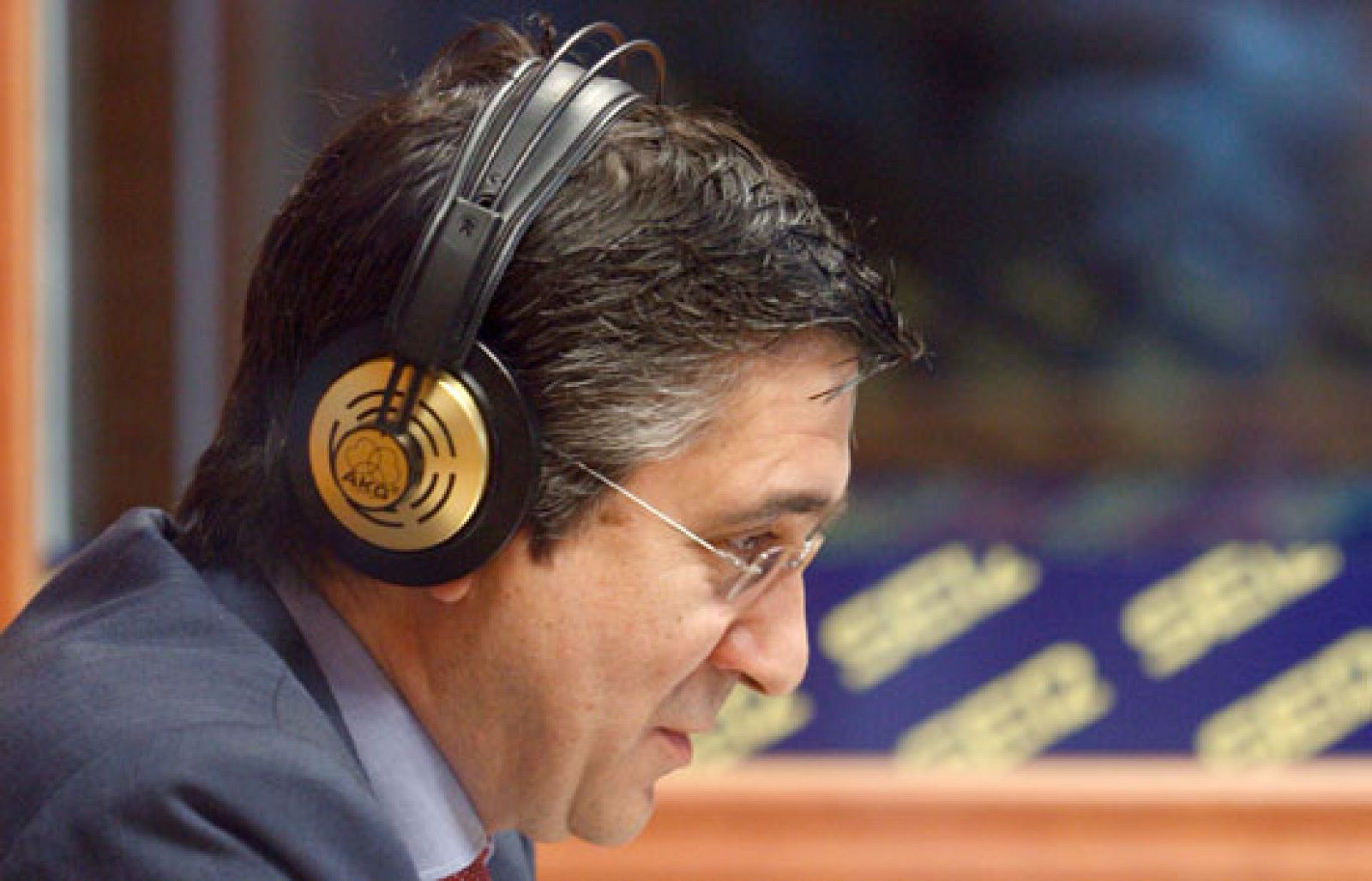 En el País Vasco se ha iniciado el traspaso de poderes tras la elección de Patxi López como nuevo lehendakari.