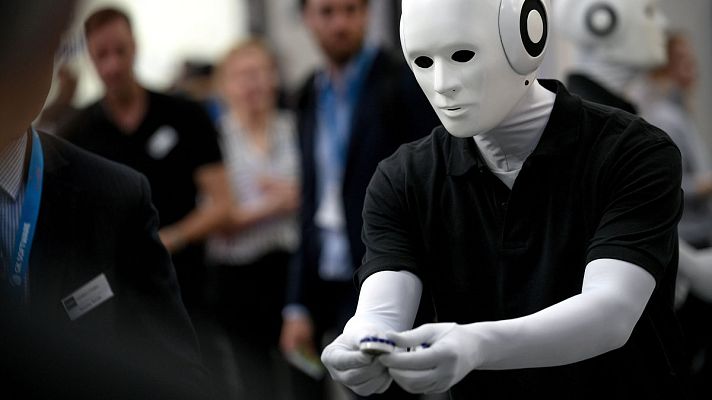 Telediario 1 - El Pacto de Toledo abre la puerta a que los robots 'tributen'
