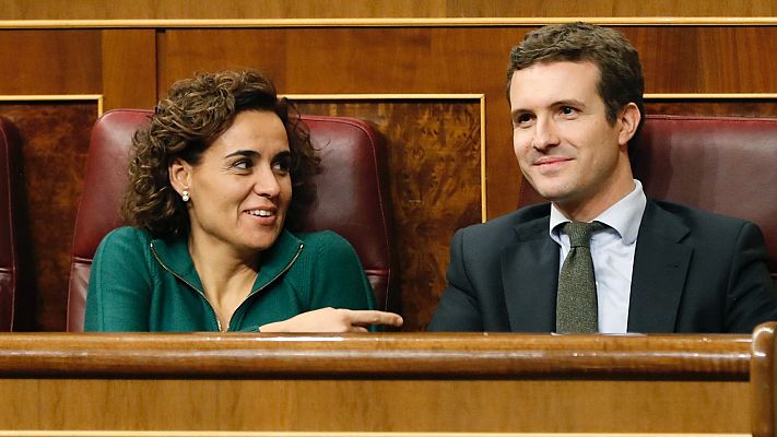 Casado aconseja a Sánchez que saque su colchón de la Moncloa y éste le acusa de tener la "lengua larga"