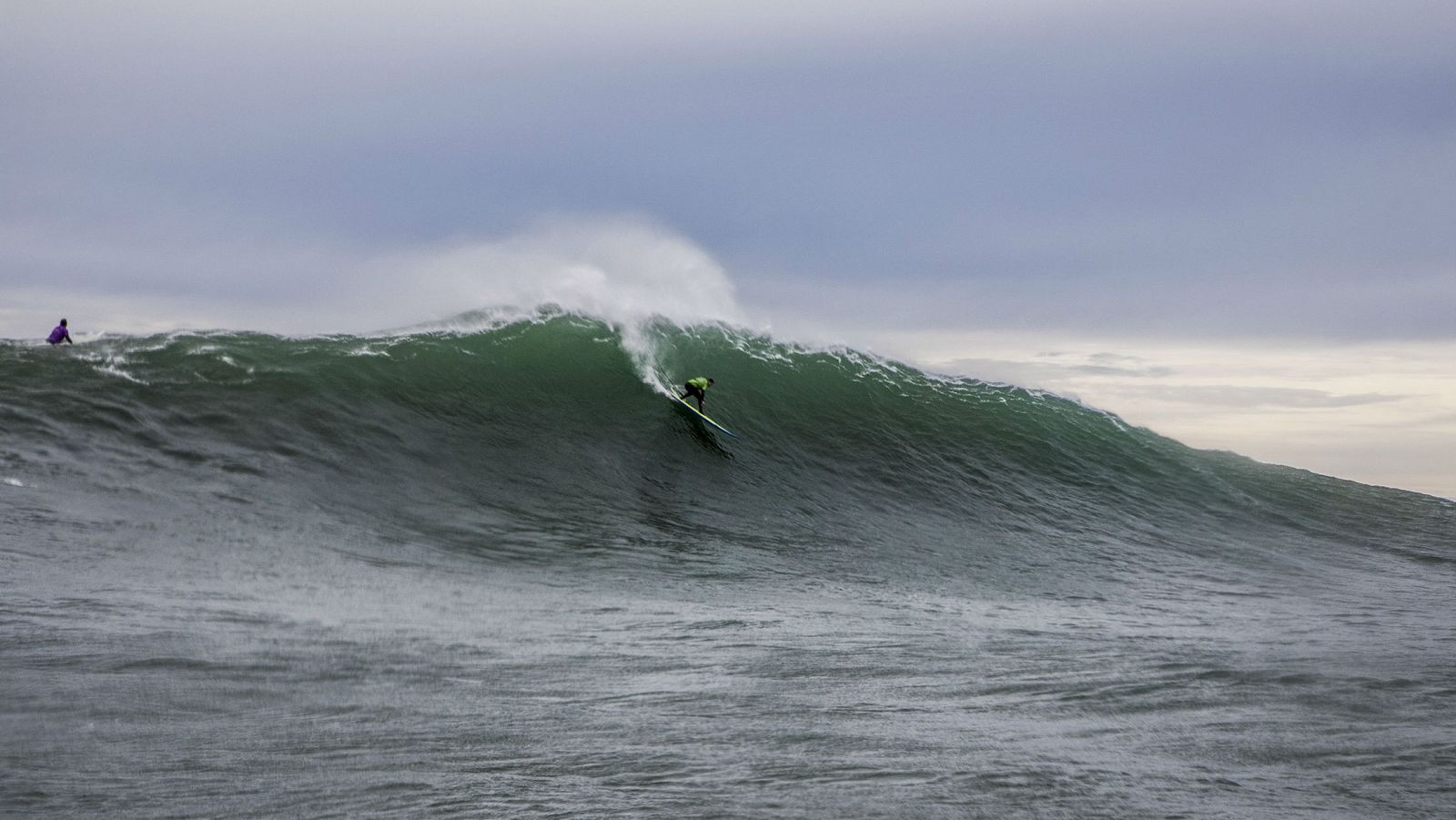 Surfeando la Vaca Gigante