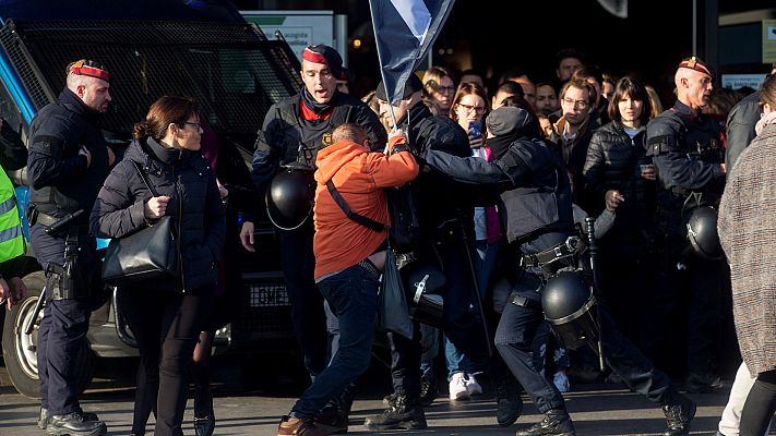 La huelga en Cataluña deja dos detenidos