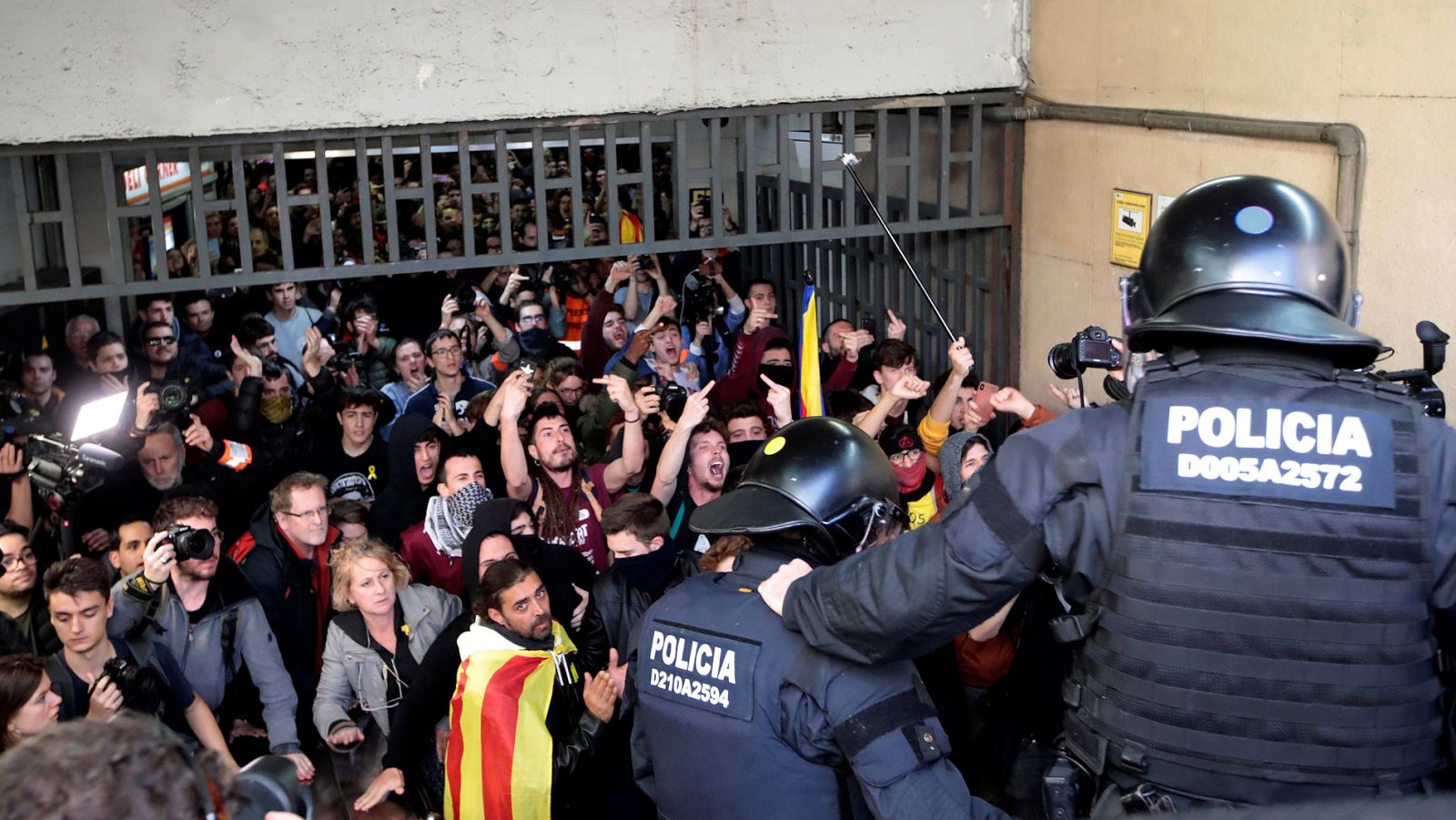 Tres detenidos y 22 heridos en la huelga de Cataluña