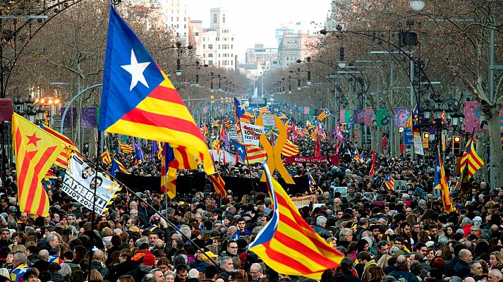 La huelga general en Cataluña por el juicio del 'procés' toma la calle pero no paraliza la economía