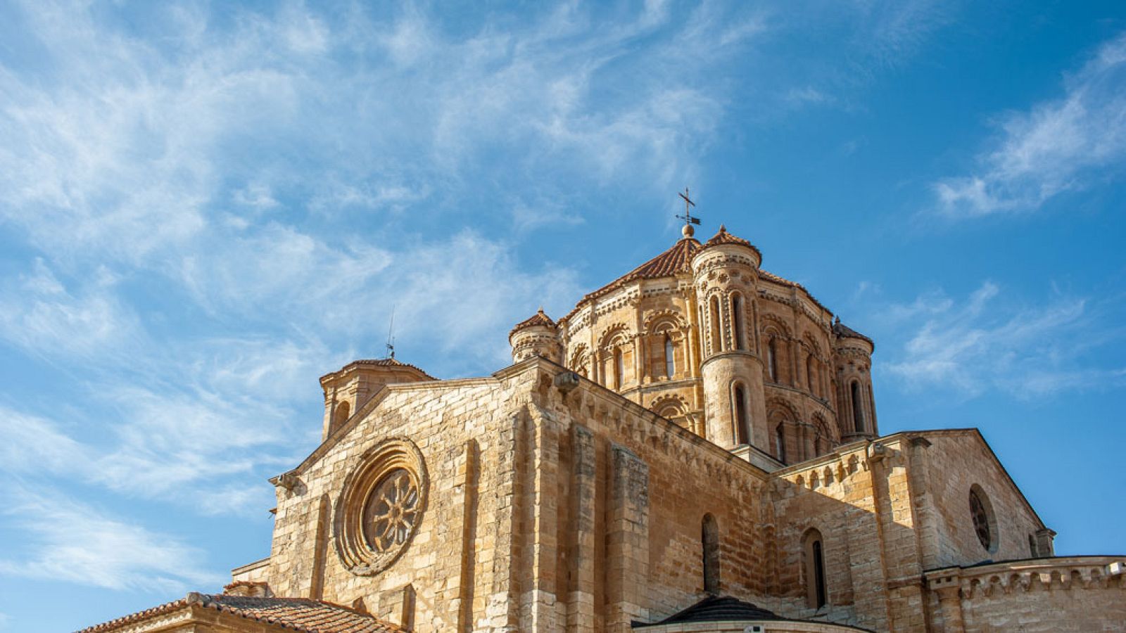 Cielos despejados, aunque con intervalos de nubes bajas - ver ahora