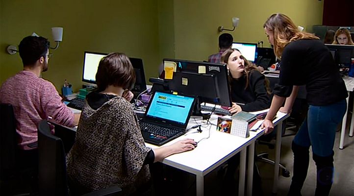 Telediario 1 - Las mujeres cobran de media un 15% menos que los hombres por el mismo trabajo