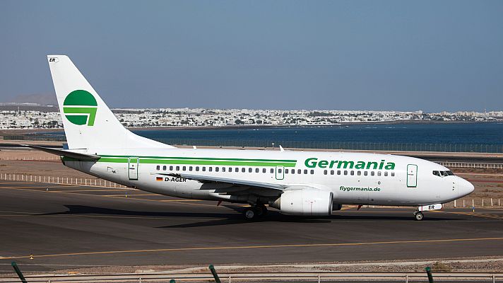 Telediario 1 - Las aerolíneas de bajo coste, en crisis
